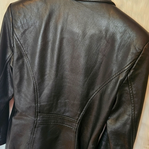 Danier Classic Women's Front Button Mid Length Leather Jacket - Picture 4 of 8